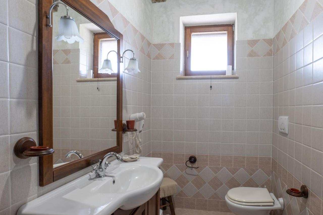Agriturismo Tenuta Roccaccia ปีติญาโน ภายนอก รูปภาพ
